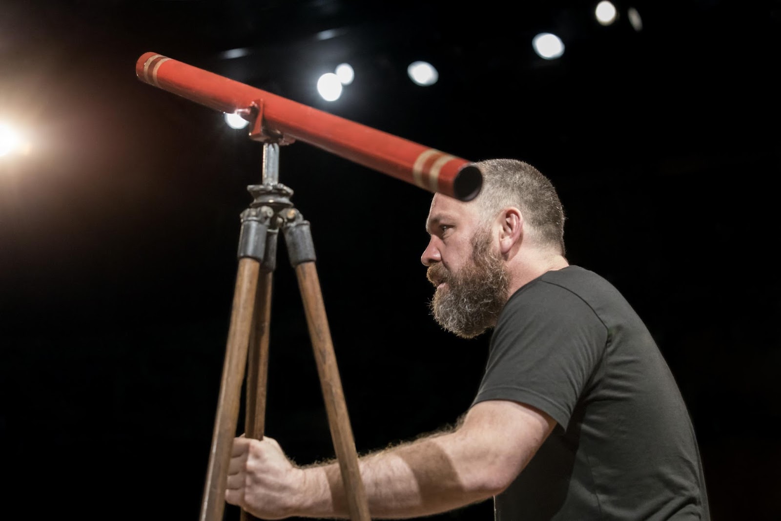 Life of Galileo, The Young Vic Review Rewrite This Story