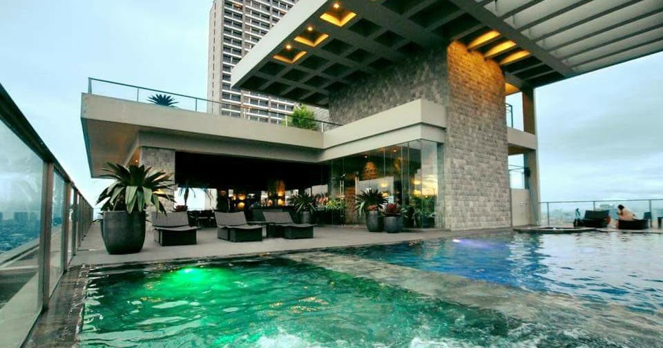 Firefly Roofdeck at City Garden Grand Hotel